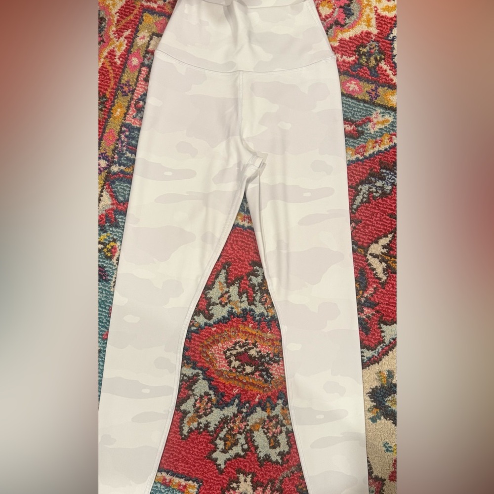 ALO Yoga White Camouflage Leggings Size XS